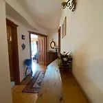 Apartament Charming Ground Floor Flat With Mountain Views