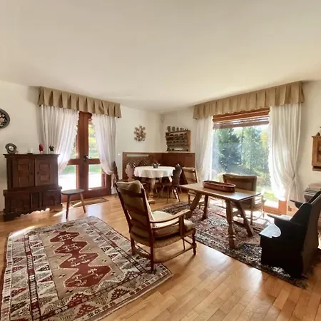 Lägenhet Charming Ground Floor Flat With Mountain Views