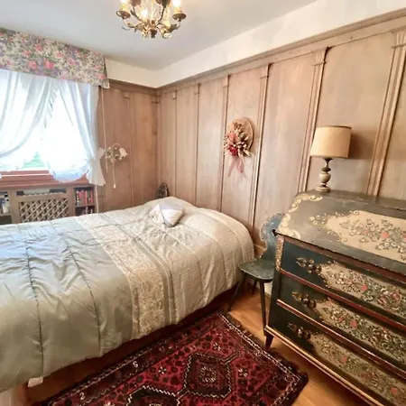 Charming Ground Floor Flat With Mountain Views Lägenhet