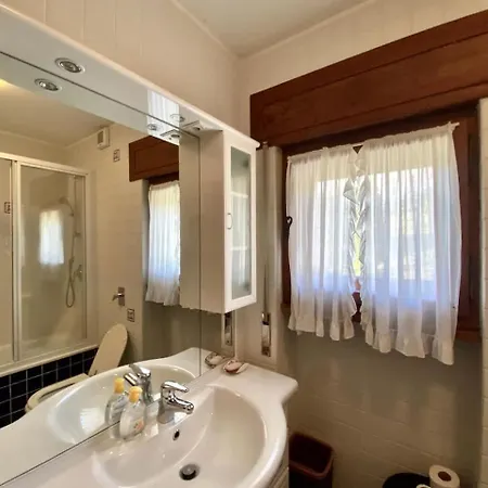 Charming Ground Floor Flat With Mountain Views *