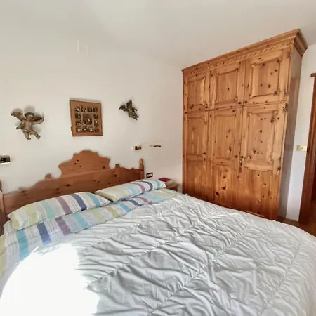 Charming Ground Floor Flat With Mountain Views Lägenhet