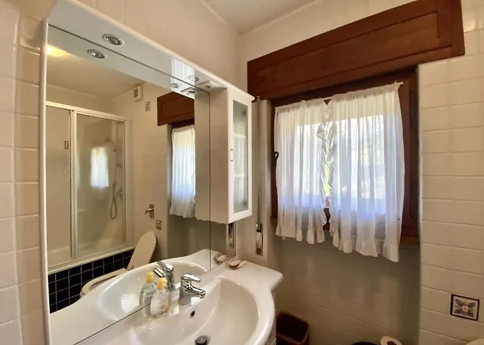 Charming Ground Floor Flat With Mountain Views *