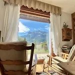 Апартаменты Charming Ground Floor Flat With Mountain Views