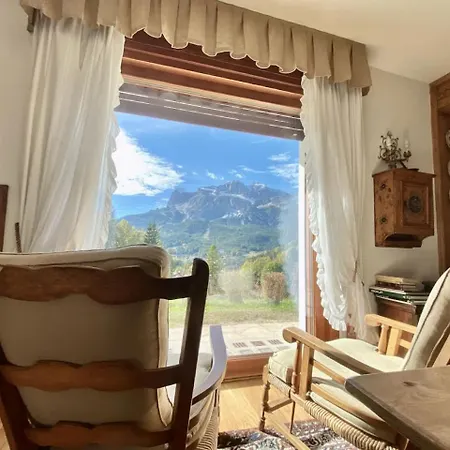 アパート Charming Ground Floor Flat With Mountain Views